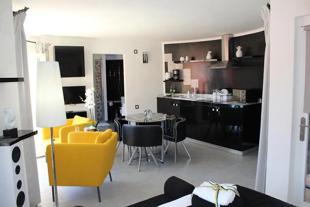 Pasion Tropical - Gay Only Resort (Adults Only) 3*, Playa Del Aguila (Las Palmas) Spain